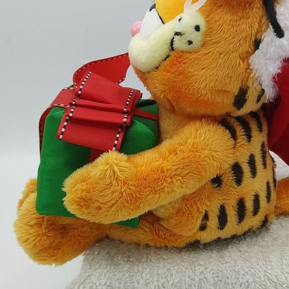 TY Happy Holidays Garfield 9in. Plush Hang & Tush Tags Retired in 2005
